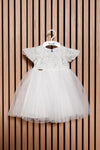 ELDA - Rochiță de ceremonie din tulle fin cu dantelă, broderie și aplicații stralucitoare, alb