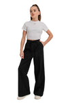 DAPHNE – Pantaloni evazați lungi din stofă cu talie înaltă, buzunare și dunga, negru