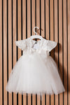 ELDA - Rochiță de ceremonie din tulle fin cu dantelă, broderie și aplicații stralucitoare, alb