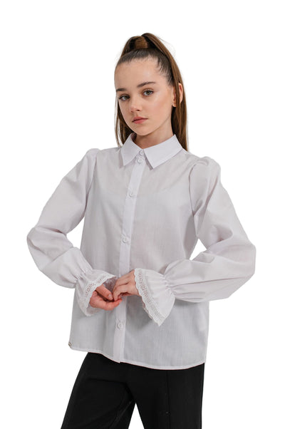 AMELIA - Camasa alba din bumbac cu broderie aplicata la mansete, ideala pentru scoala